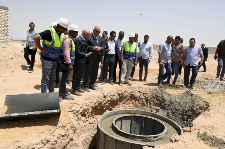 بتكلفة 265 مليون جنية محافظ قنا يتفقد أعمال مشروع الصرف الصحي بمدينة الأمل