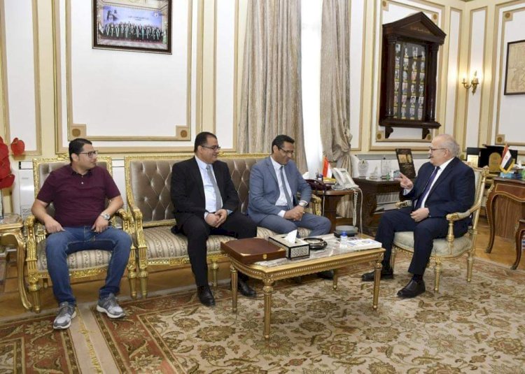 رئيس جامعةالقاهرة يستقبل خالد البلشي لبحث التعاون المشترك