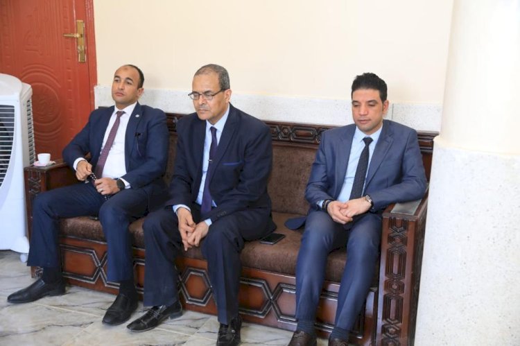 " الفقي " يؤدي واجب العزاء في وفاة والدة " رئيس جامعة سوهاج