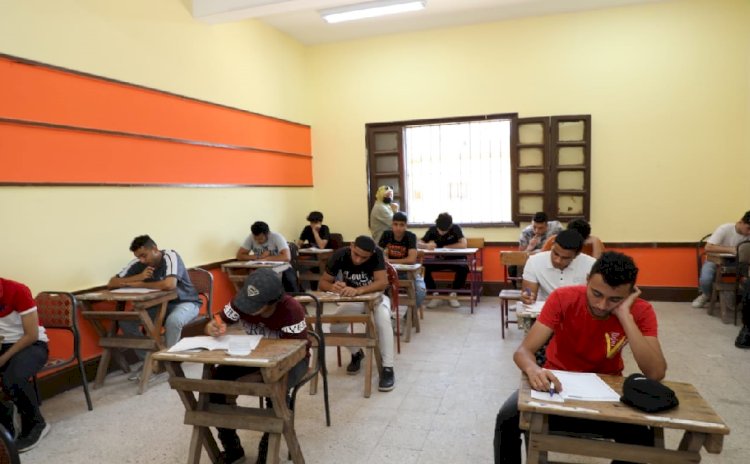 إيمان بدر تكتب :تحديات تواجه طلاب المدارس والجامعات خلال الفصل الدراسي الثانى