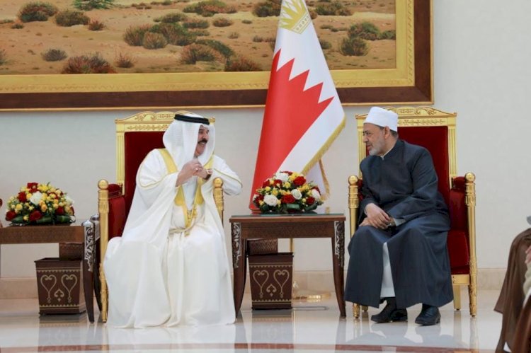 شيخ الأزهر  يتبادل التهنئة بعيد الأضحى المبارك مع جلالة ملك البحرين