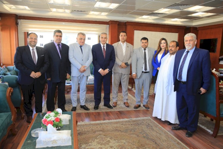 في حب منقطع النظير اهالي سوهاج يهنئون الفقي بالعيد في المحافظة