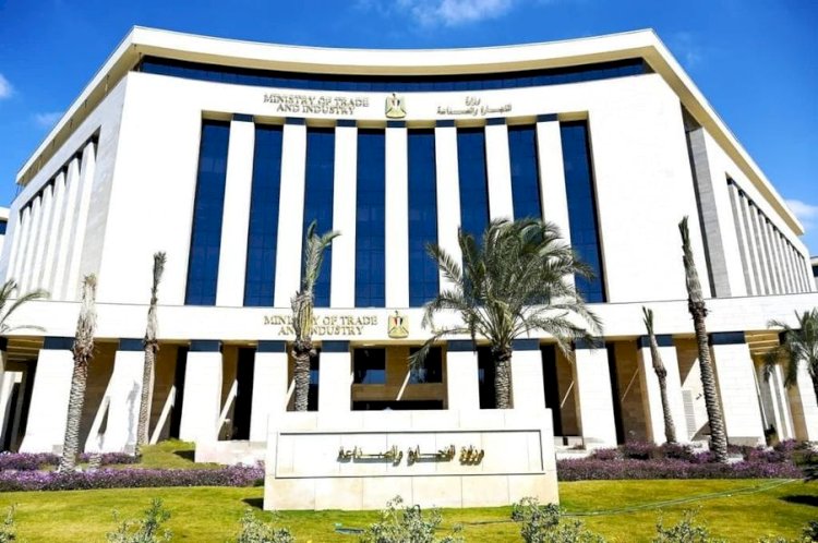 إنجازات سبقت الزمن واخرجت المصريين من النفق المظلم وادخلتهم للجمهورية الجديدة