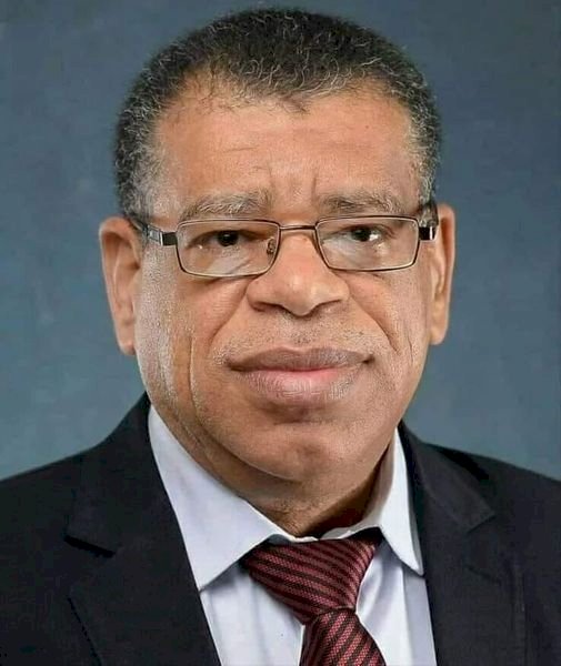 الشاعر فتحي عبد السميع : أنا صاحبُ العزاء