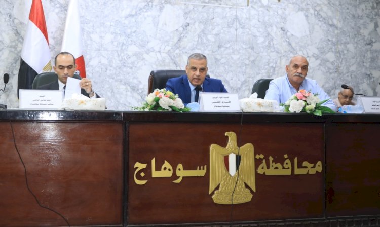 الفقي يتابع تنفيذ اجراءات ترشيد الكهرباء بسوهاج