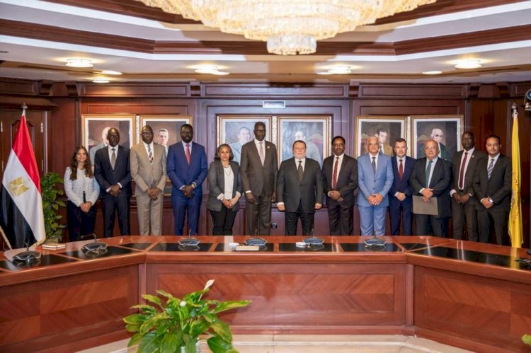 حسن عبد الله يستقبل وفدًا من البنك المركزي لجنوب السودان   