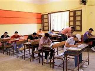١٠١٧٥ طالب وطالبة يؤدون امتحانات الدور الثاني بالثانوية بالمنيا