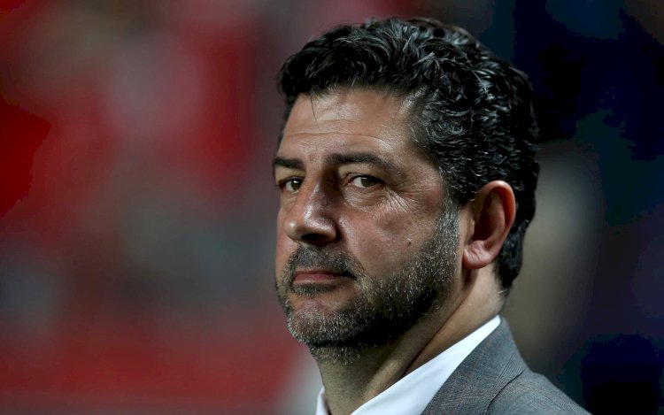 فيتوريا يحدد قائمين المحترفين المستدعين للمنتخب الوطني