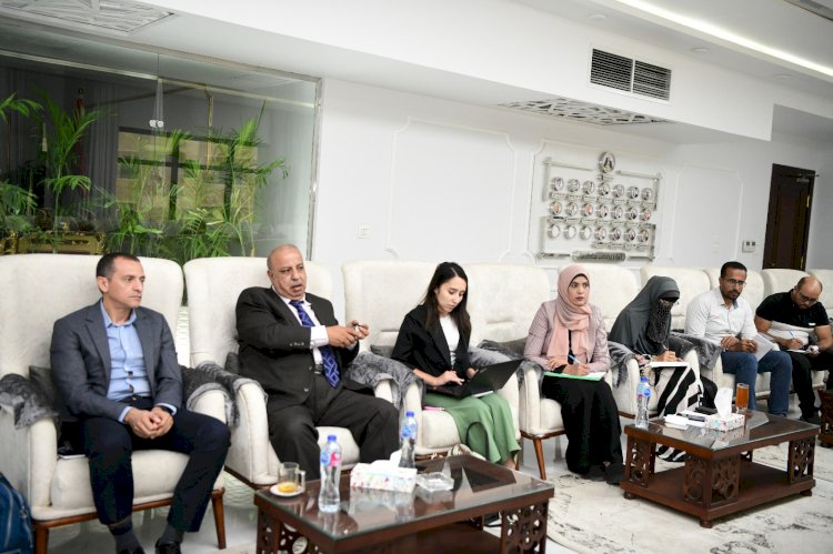 محافظ قنا يستقبل وفد مشروع التنمية الحضرية المتكاملة