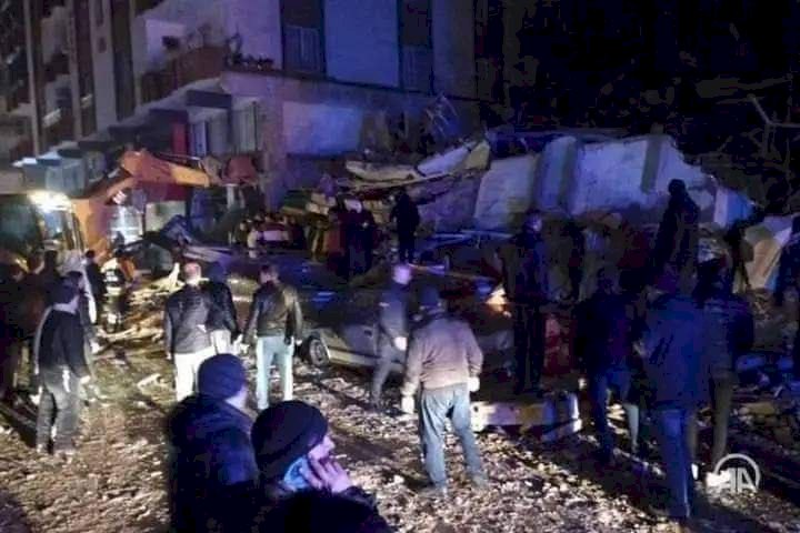خطورة الزلزال أنه في مناطق صخرية مما يهدد بكارثة أكبر في التوابع