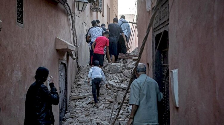 قلوبنا مع المغرب.. 820 قتيلًا ضحايا للزلزال ورعب من التوابع وتأجيل لمباراة الأسود