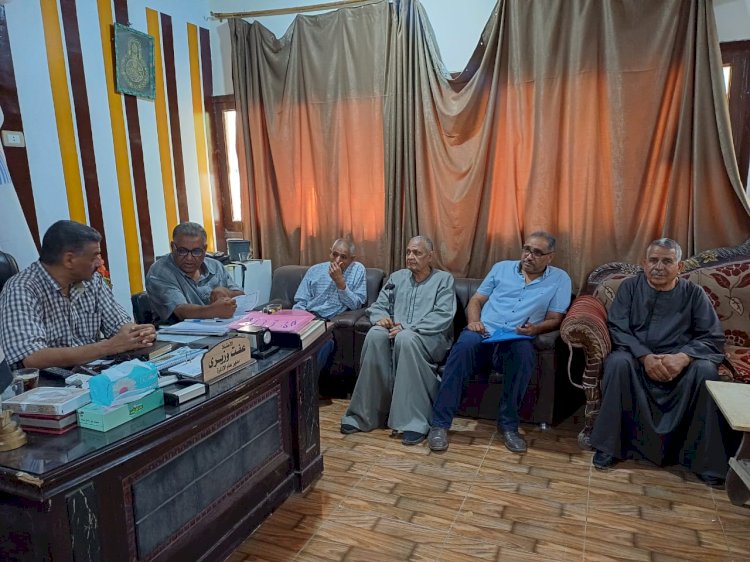 مدير عام التعليم بأبوتشت يشهد الاجتماع الدوري لمجلس الأمناء