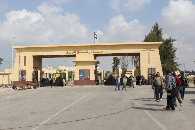 مصر تعلق إجلاء الأجانب من غزة ردًا على رفض إسرائيل نقل الجرحى من غزة
