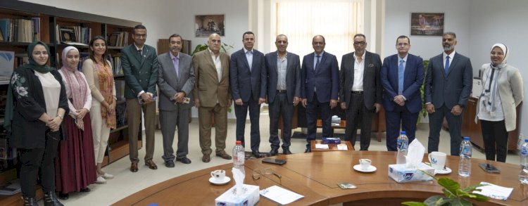 جامعة النيل الأهلية تبحث مع وفد من اتحاد الصناعات المصرية تعزيز التعاون المشترك
