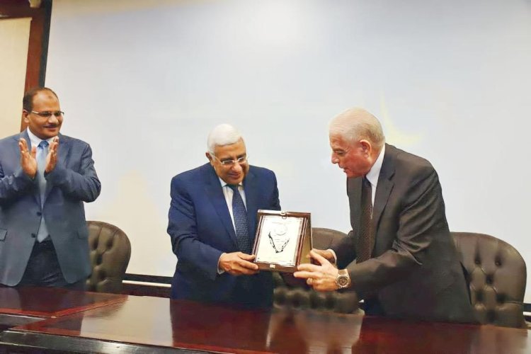 علي هامش فاعليات مسابقة القران الكريم السنوية   رئيس المصرف المتحد ومحافظ جنوب سيناء يكرمان الفائزين من أبناء المحافظة