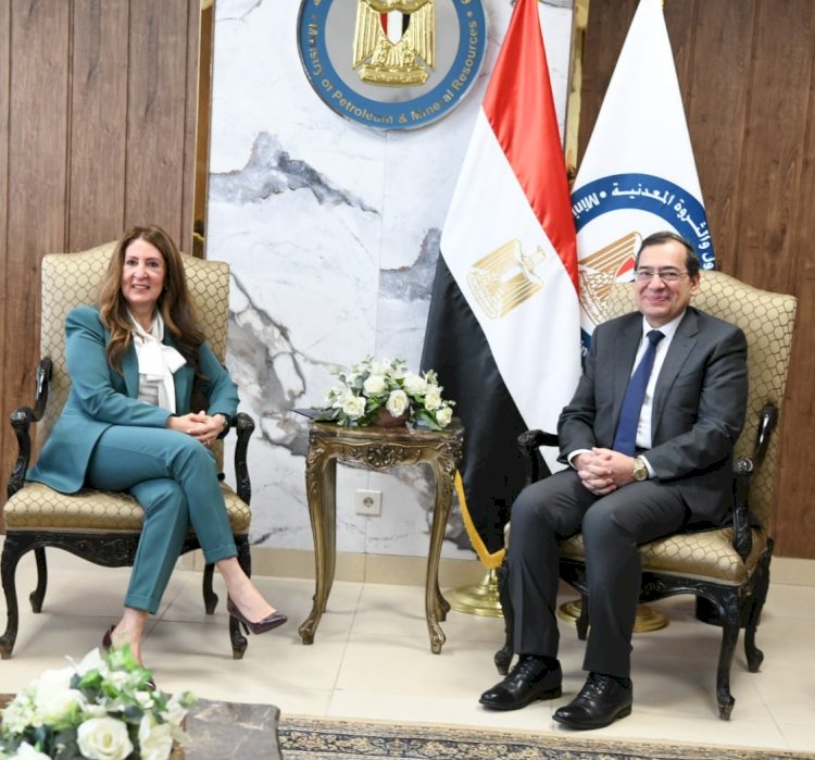 "الملا وهيرو" بحثا التعاون في مجالات البترول