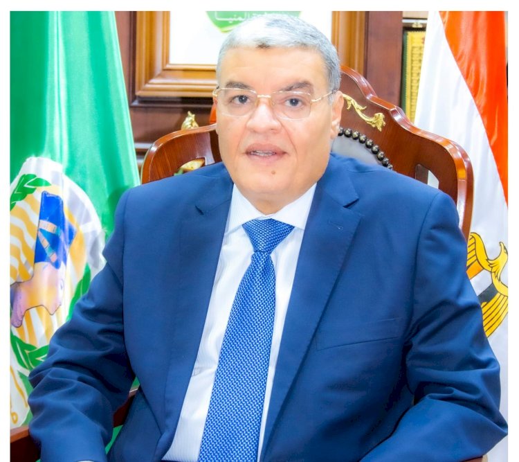 محافظ المنيا يُشكل لجنة للإشراف على توزيع الأسمدة الزراعية لضمان وصولها لمستحقيها