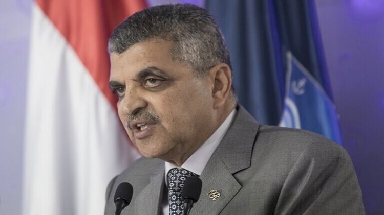 قناة السويس تعمل في الأتجاهين ولاصحة لتعليق الملاحة