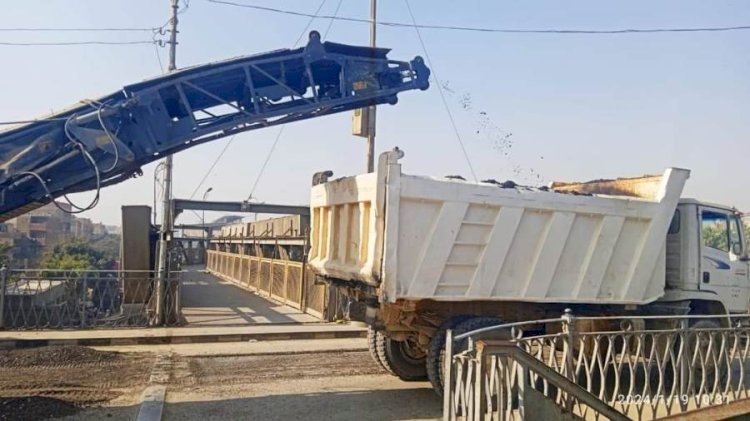بدء أعمال الصيانة بكوبري الملك فاروق وفتح بلدورات بالمنيا