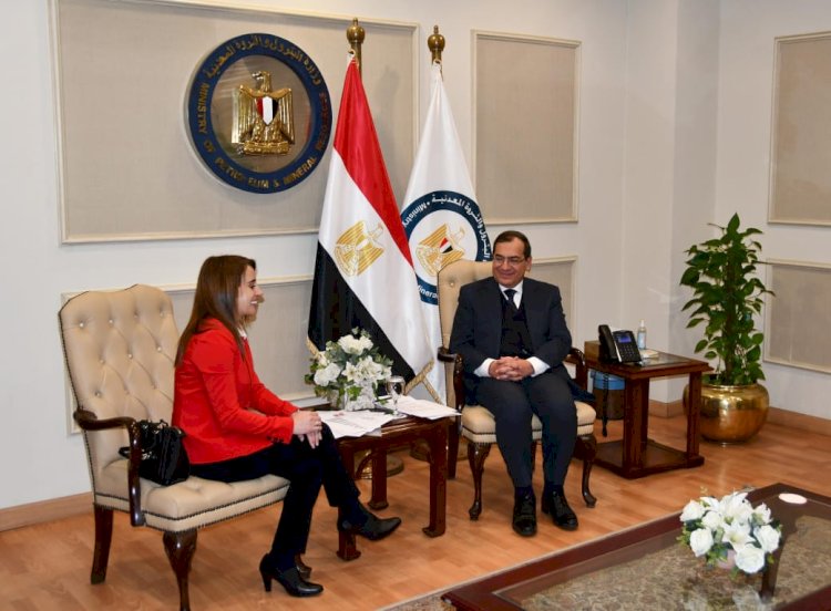 الملا ودينيس بحثا انشطة سيبترول في مصر
