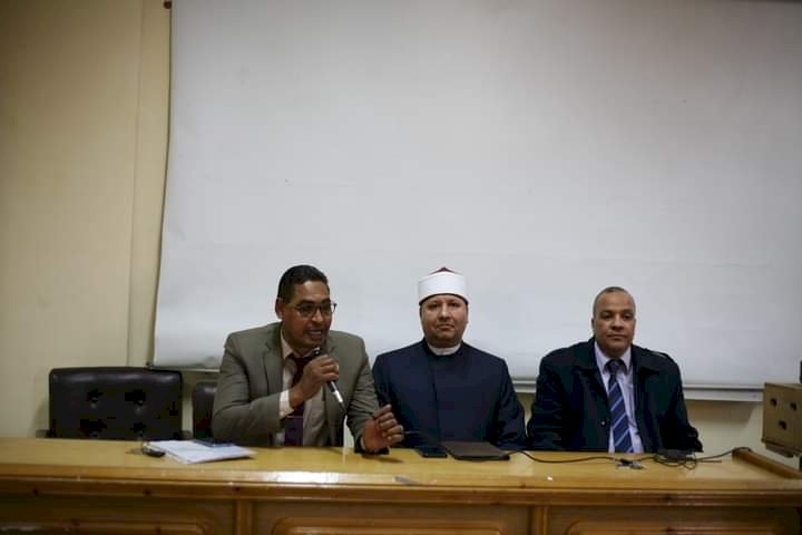 كليه الآداب بجنوب الوادي تنظم دوره تدريبية عن أهمية النحو في الخطابة والفتوى للائمة والخطباء بأوقاف قنا 