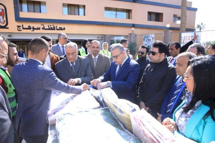 محافظ سوهاج يدشن حملة شتاء دافئ