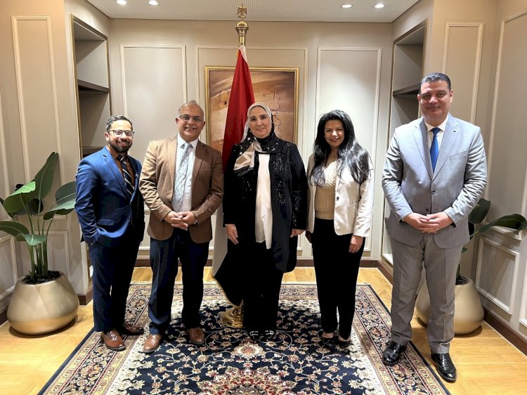 وزيرة التضامن الاجتماعي تشيد بالدور التنموي لهيئة «كوبتك أورفانز»