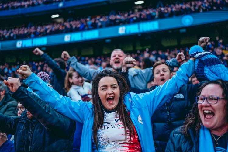 مانشستر سيتى يلاحق ليفربول بعد الفوز على مانشستر يونايتد في البريميرليج