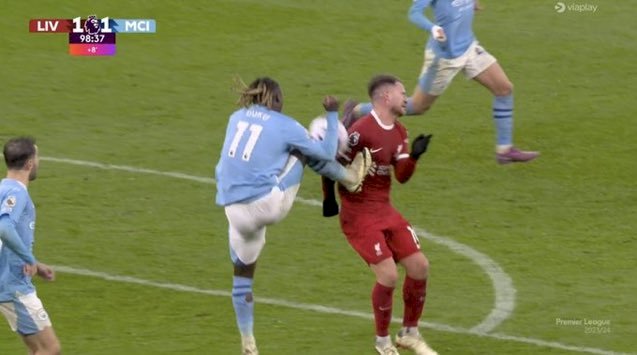 ليفربول يتعادل مع مانشستر سيتى في البريميرليج وارسنال يتصدر