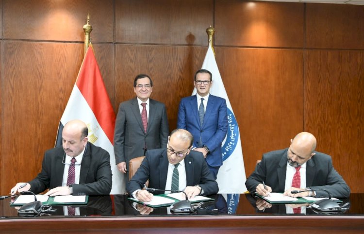 توقيع اتفاقيتين للخدمات الاستكشافية والانتاجية بخليج السويس