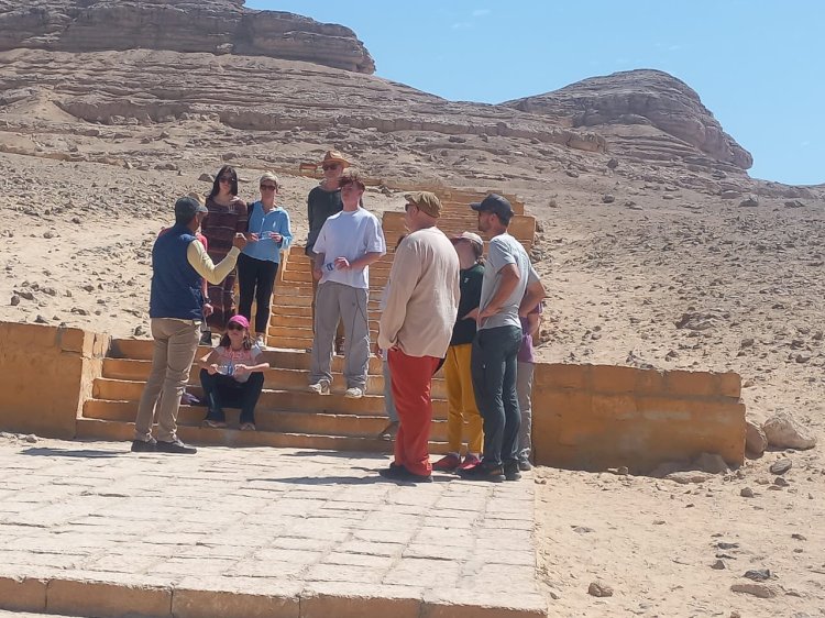 المناطق الأثرية بالمنيا تستقبل وفد سياحي متعدد الجنسيات