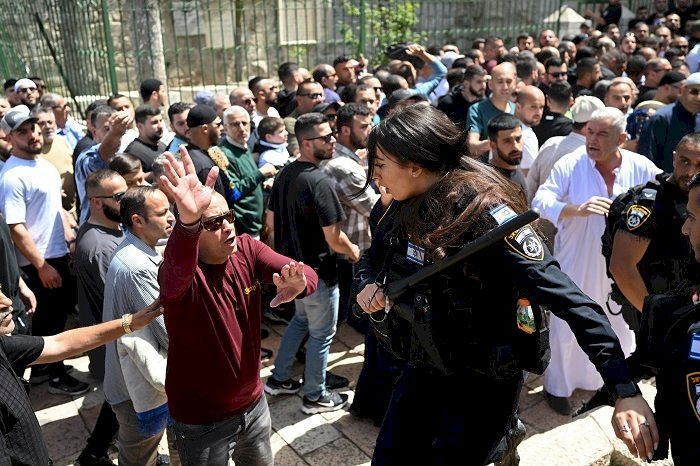 بعد توافد أكثر من 120 ألف مصل ..صلاة الجمعة الأخيرة بالمسجد الأقصي ترعب الصهاينة ( صور حية)