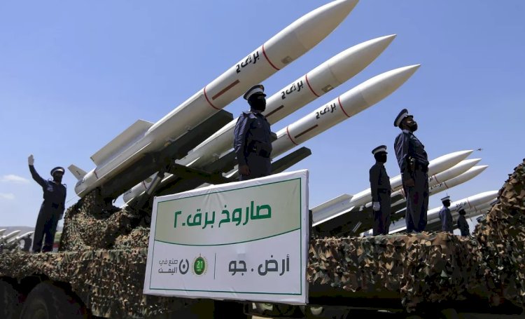 الحوثيون ينشرون مقاطع جديدة لإسقاط طائرة أمريكية  ومسئول عسكري يؤكد الواقعة