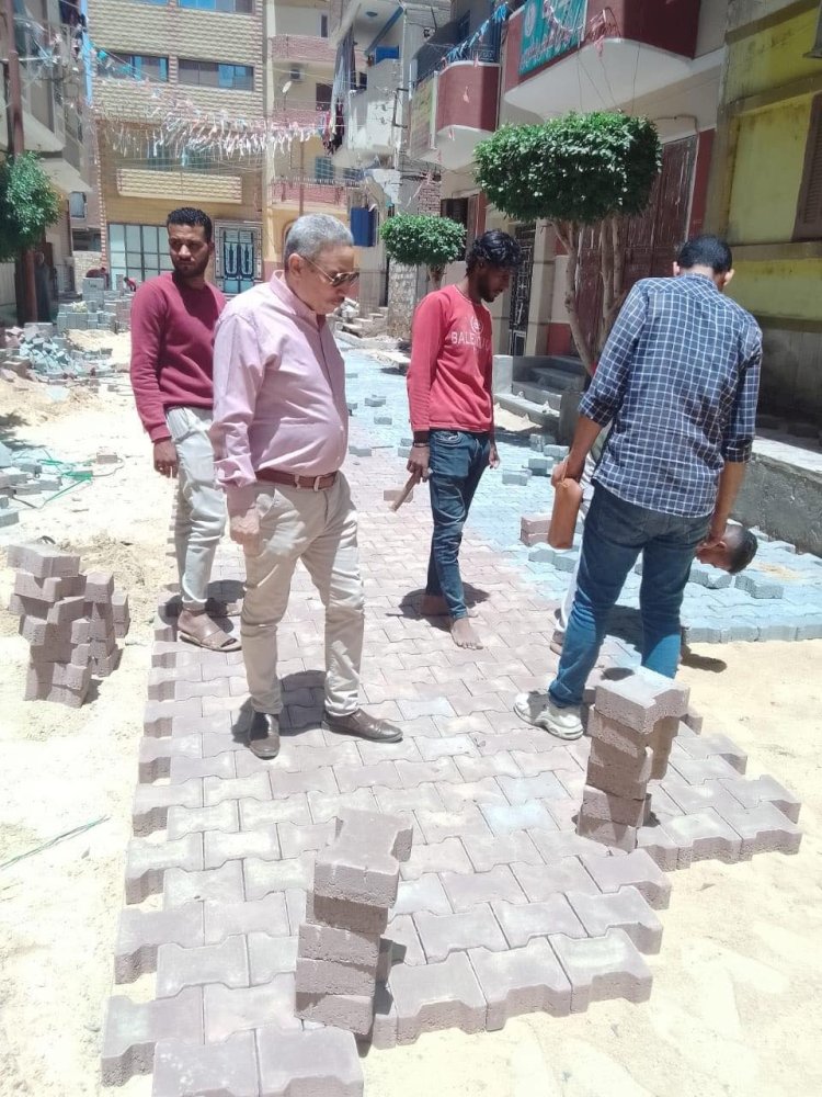 محافظ المنيا يتابع أعمال الرصف ورفع كفاءة الطرق بالوحدات المحلية