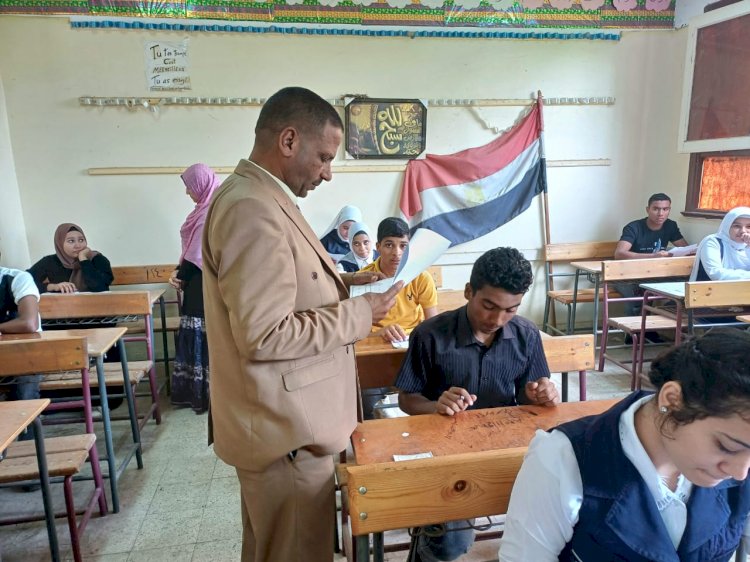 انتظام أعمال امتحانات الصف الثاني الثانوي العام والأول والثاني الفني التجاري بأبوتشت