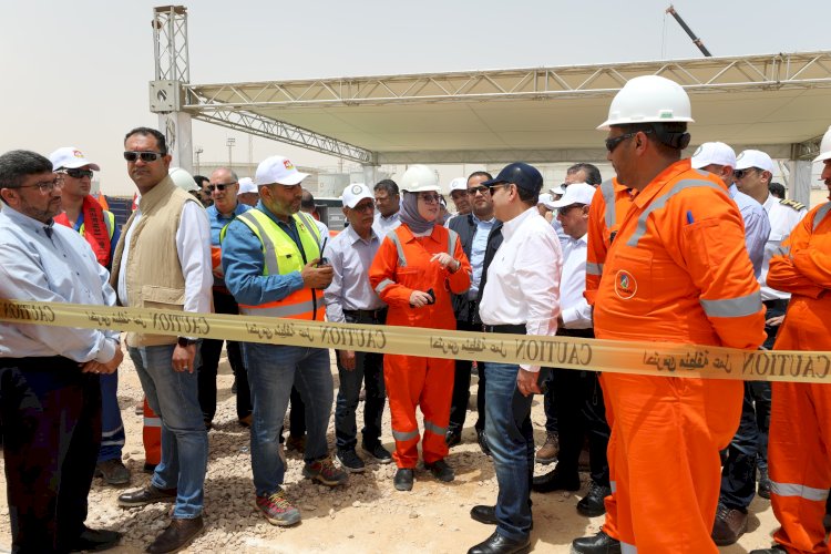 مناورة بحرية بترولية بالتزامن مع حفر اول بئربالمياه العميقة غرب المتوسط