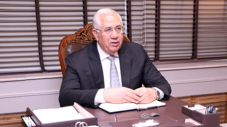 القصير يتابع زراعة الجوجوبا بالمنيا
