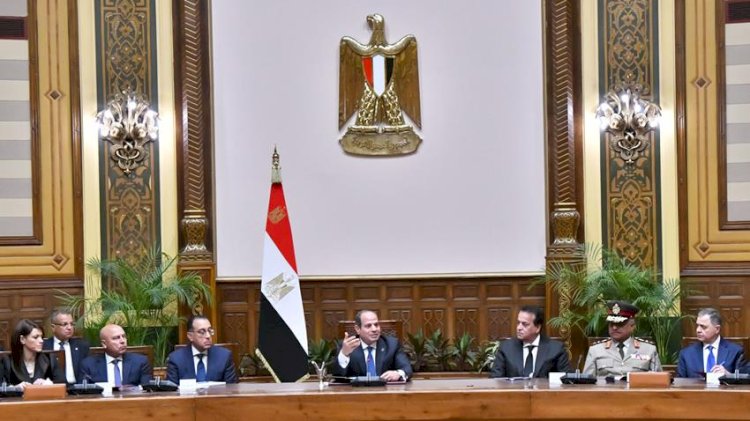 الرئيس السيسي يجتمع مع مدبولي والوزراء الجدد ونوابهم والمحافظين ونوابهم