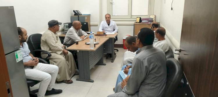 على عبدالباسط  يترأس  الاجتماع التنفيذى  لوحدة طب أسرة الرزيقات قبلى