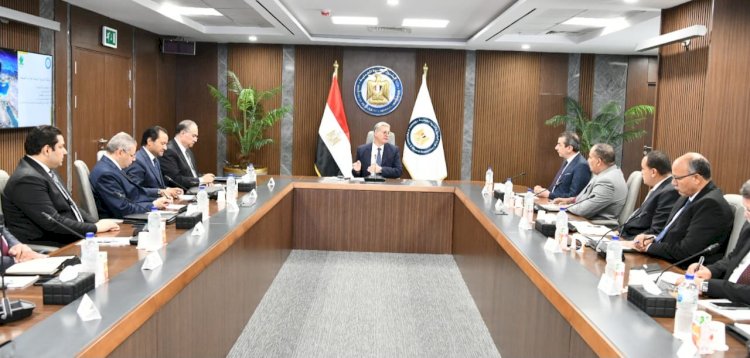 "بدوي"يناقش تحديات صناعة الغاز الطبيعي
