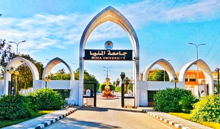السيطرة على حريق محدود شب بأثاث ومقاعد بمخزن جامعة المنيا