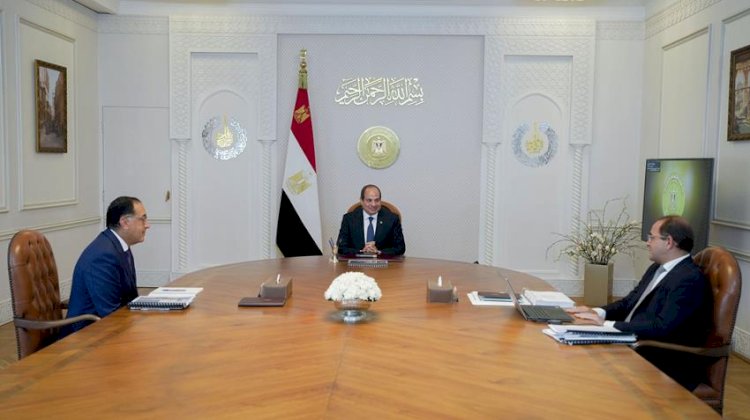 الرئيس السيسي يجتمع مع رئيس مجلس الوزراء ووزير المالية