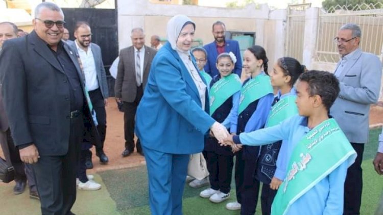 رئيس مكافحة التسرب من التعليم تتفقد مدارس المنيا للتأكد من نسب الحضور