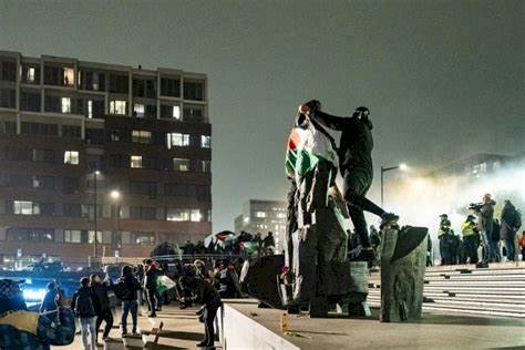 بعد تأديبهم في هولندا.. نتنياهو يأمر الموساد بإعادة إرهابييه المصابين