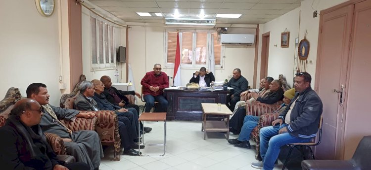 مدير عام التعليم بأبو تشت يشهد الاجتماع الدوري  لمجلس الأمناء