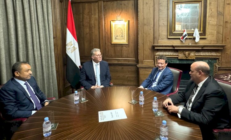  بدوى يبحث خطط شركة كارلايل العالمية للاستثمار في مصر
