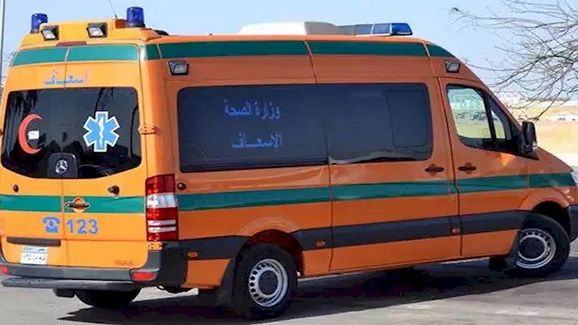 إنقاذ أحد الأشخاص وطفلين محتجزين داخل مصعد بالنزهة