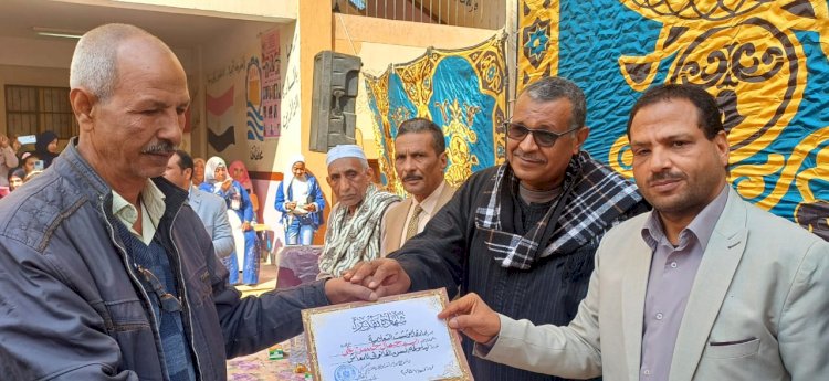 مدير تعليم أبوتشت يشهد حفل يوم الوفاء ورد الجميل  بأبوشوشة البلد