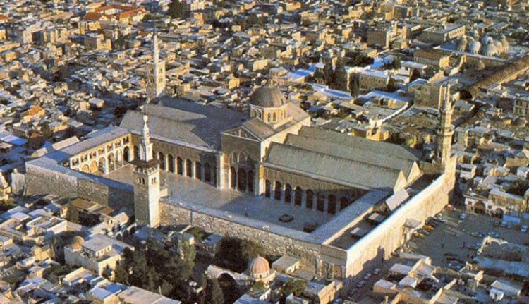 قتلى وجرحي وإطلاق نار في المسجد الأموي.. ما القصة؟