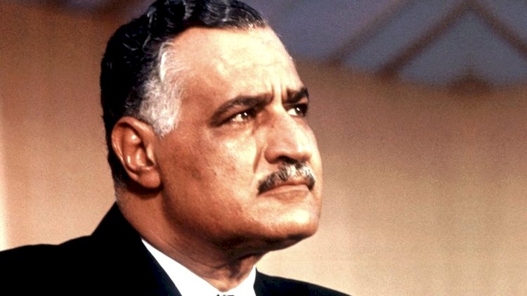 هكذا احتفل الشاعر هشام الجخ بعيد ميلاد جمال عبدالناصر